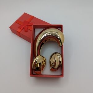 Gold Tone Jewelry Set